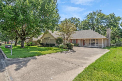 Photo of 329 Jamie Way, Greenville, TX 75402 (MLS # 21396930)