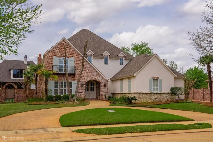 Gorgeous home in the prestigious gated community of Oak Alley! Situated on a large lot with a circle drive and side entry garage. The real gem of this property is your very own backyard oasis with a sparkling inground pool and huge back patio perfect for enjoying time outside. Inside, the soaring ceilings with 2-story windows make the large living room feel grand. Flowing from the living room, the gourmet kitchen boasts granite countertops and stainless steel appliances, while the attached hearth room brings a cozy element to the space. The separate formal dining room offers a space to host gatherings or simply enjoy a quiet weeknight dinner. With elegant touches throughout home, you're sure to enjoy all the character and charm. The beautiful remote master suite offers a large walk-in closet and luxurious ensuite bath, complete with a soaking tub. An additional bonus room gives the flexibility to meet your own unique needs. Conveniently located near I220, BAFB, and North Bossier's shopping and dining - come and see your new dream home today!