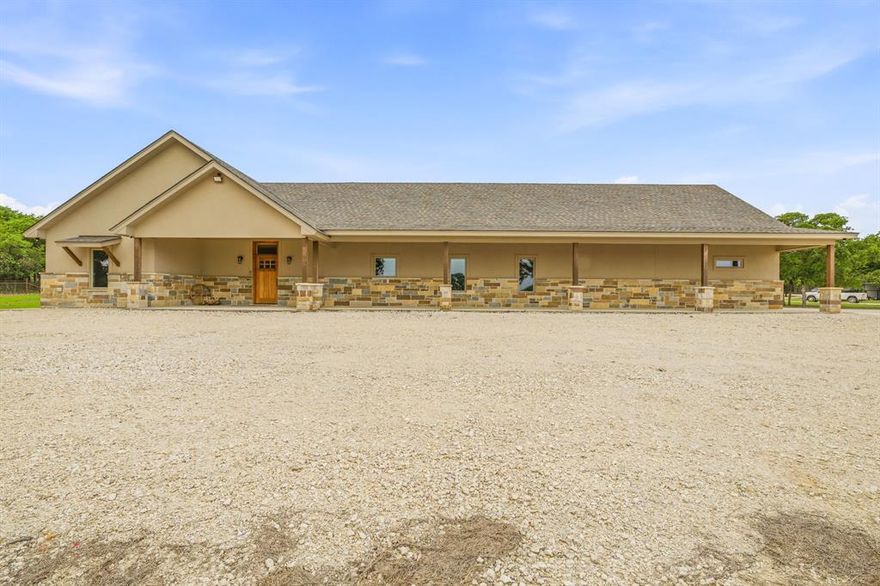 Set on approximately 58.66 acres just outside of Stephenville, this 2023-built property blends modern living with functional land use. The 3-bedroom, 2.5-bath home offers a clean, open layout with comfortable living spaces, a well-appointed kitchen, and an attached garage for everyday convenience.
Ideal for livestock or horses, the land features sandy loam soil, mature oak trees, and is cross-fenced for easy pasture management. A barn and tack room, which could be converted to a shop or extra garage, provides ample space for equipment, hobbies, or expansion. A tank adds both character and practicality, offering a water source and a scenic focal point.
Whether you’re looking to run livestock, enjoy wide-open space, or settle into a newer home with room to grow, this property delivers the perfect balance of comfort, function, and Texas countryside living.