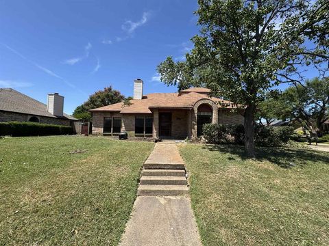 Photo of 8917 Pine Forest Drive, Rowlett, TX 75088 (MLS # 21101939)