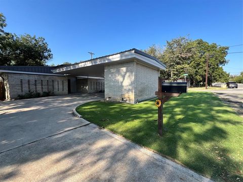 A home in Comanche