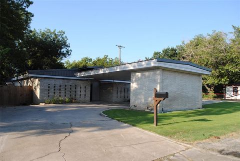 A home in Comanche