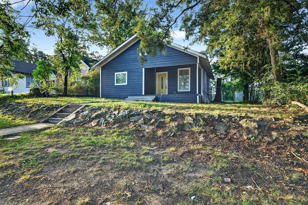 Photo of 514 E Day Street, Denison, TX 75021 (MLS # 21375189)