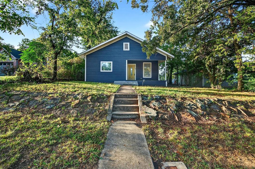 Photo of 514 E Day Street, Denison, TX 75021 (MLS # 21375189)