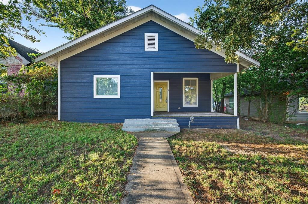 Photo of 514 E Day Street, Denison, TX 75021 (MLS # 21375189)