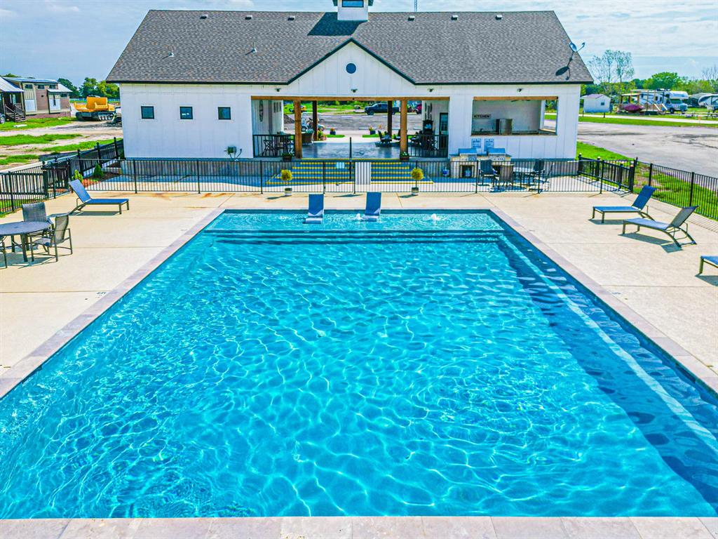 Peninsula Point - Land