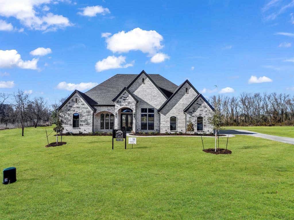 Photo of 213 Desperado Court, Weatherford, TX 76088 (MLS # 21350573)