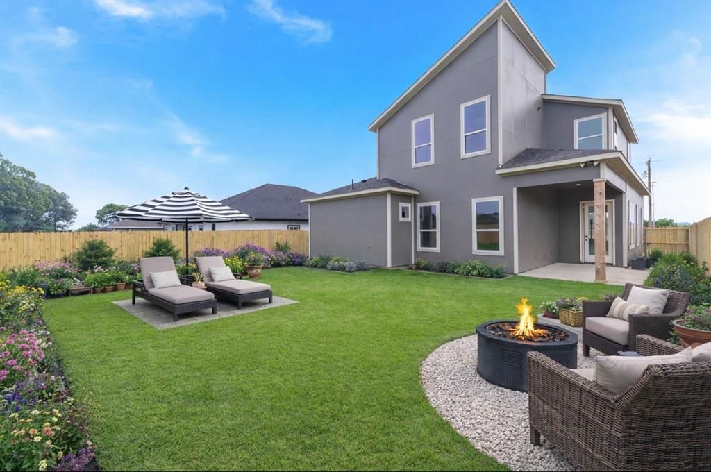 Photo of 2421 Gooch Street, Dallas, TX 75241 (MLS # 21138847)