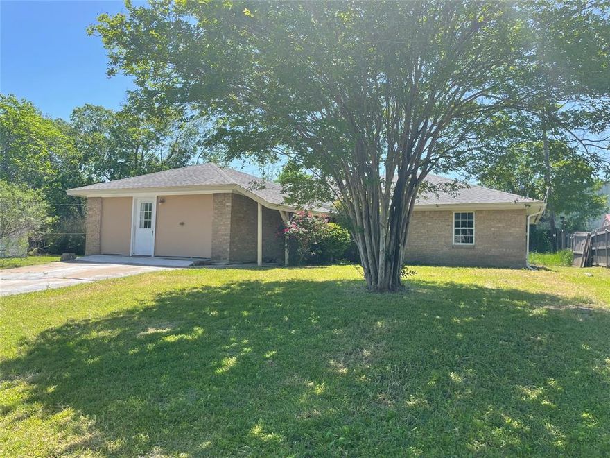 3 bedroom 2 full bath, 1892sq ft Home in Mexia TX. Fully fenced backyard and an awesome Metal Shop with 2 Roll up doors including electrical!! Transferable Life time Warranty on Foundation - making this home a Nice Solid buy!!