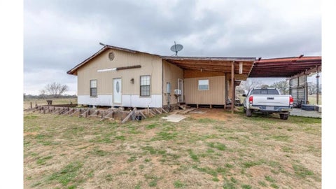Photo of 1619 County Road 7711, Devine, TX 78016 (MLS # 21402771)