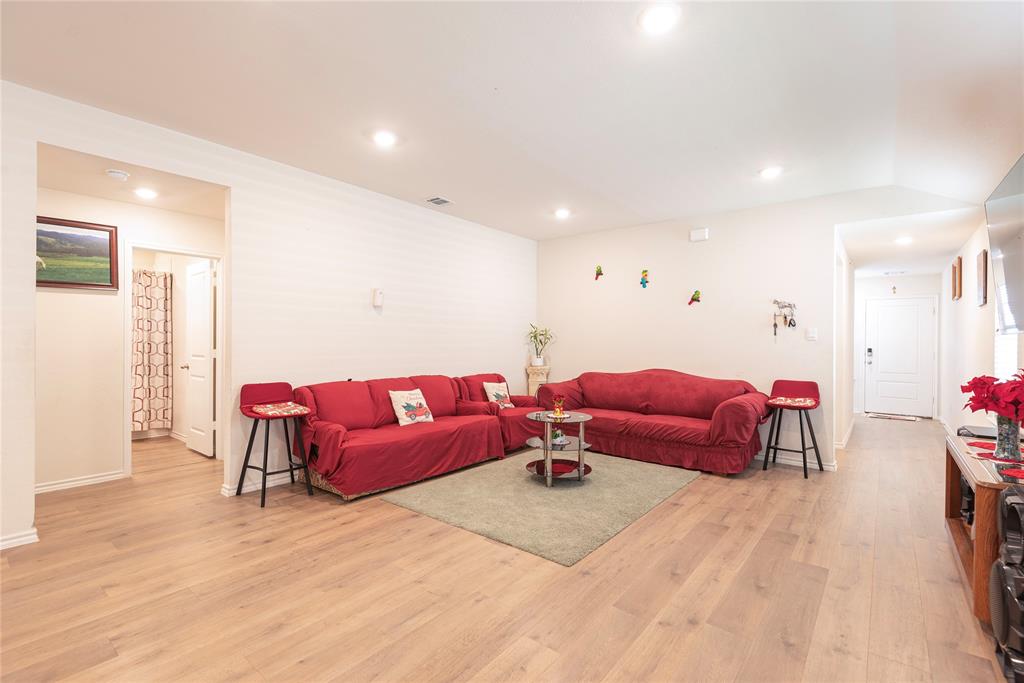 Magnolia Ph 10 - Residential