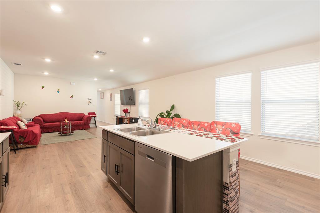 Magnolia Ph 10 - Residential