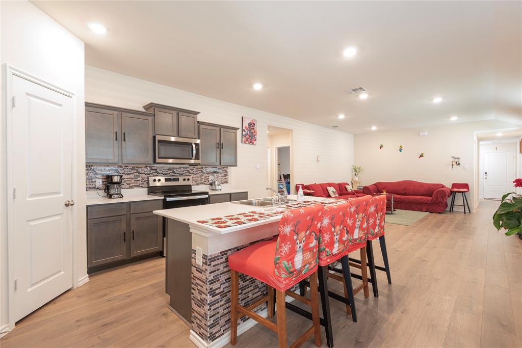 Magnolia Ph 10 - Residential