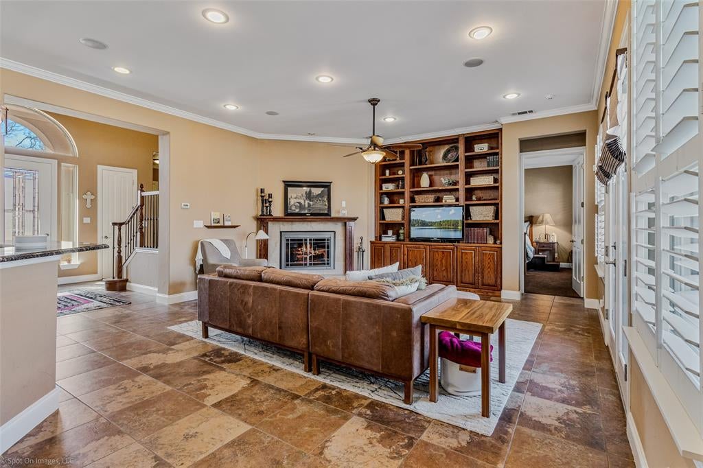 3010 Lakeside Drive