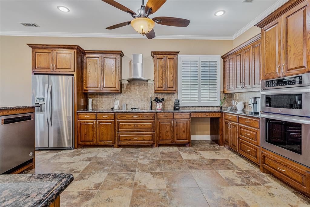 3010 Lakeside Drive