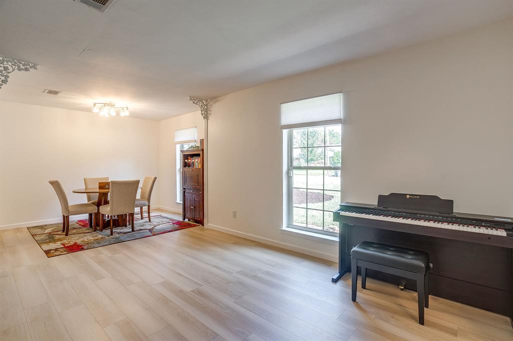 441 W Pleasantview Drive
