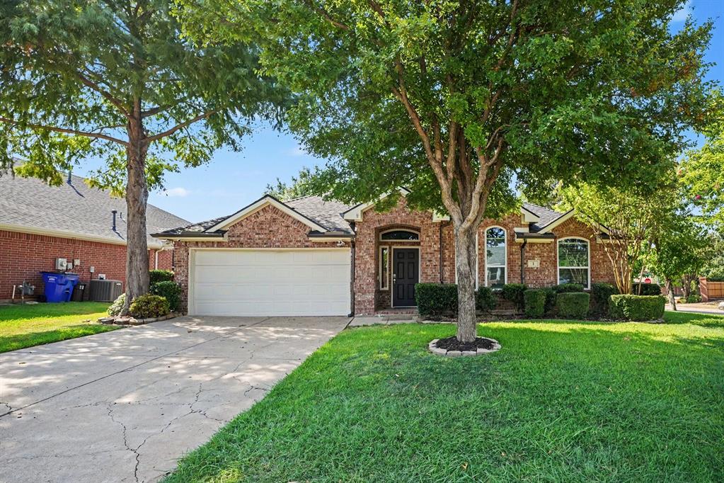 Photo of 1 Mary Lou Court, Mansfield, TX 76063 (MLS # 21372728)