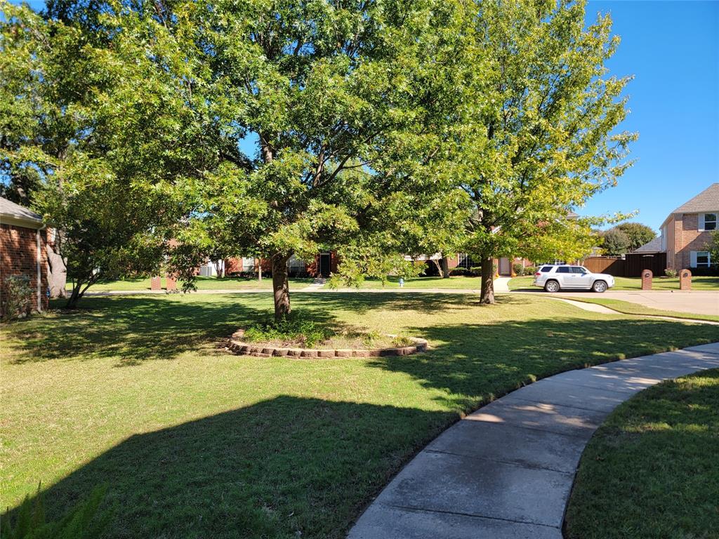 8609 Crested Cove Court