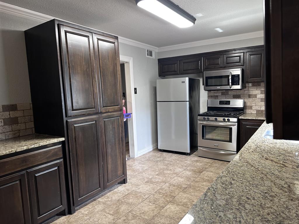 Elmwood West - Residential Lease