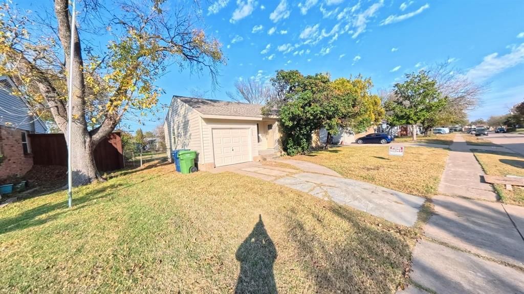 Photo of 2233 Huskey Street, Garland, TX 75041 (MLS # 21251894)