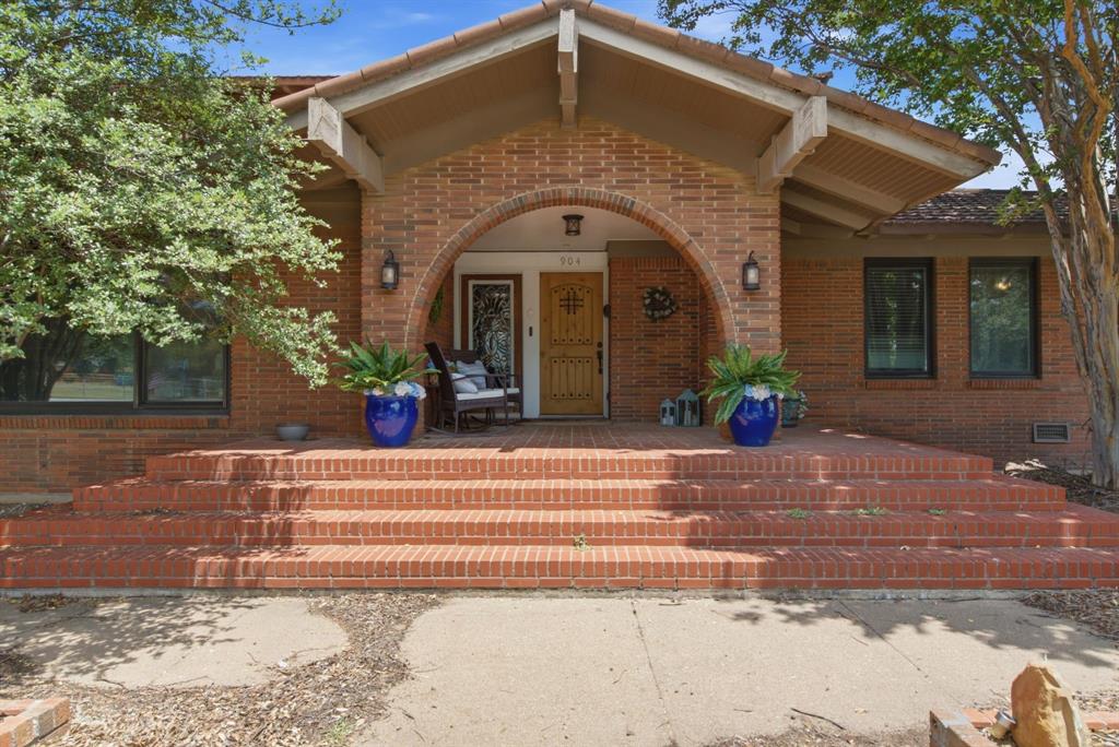 904 W Belknap Street