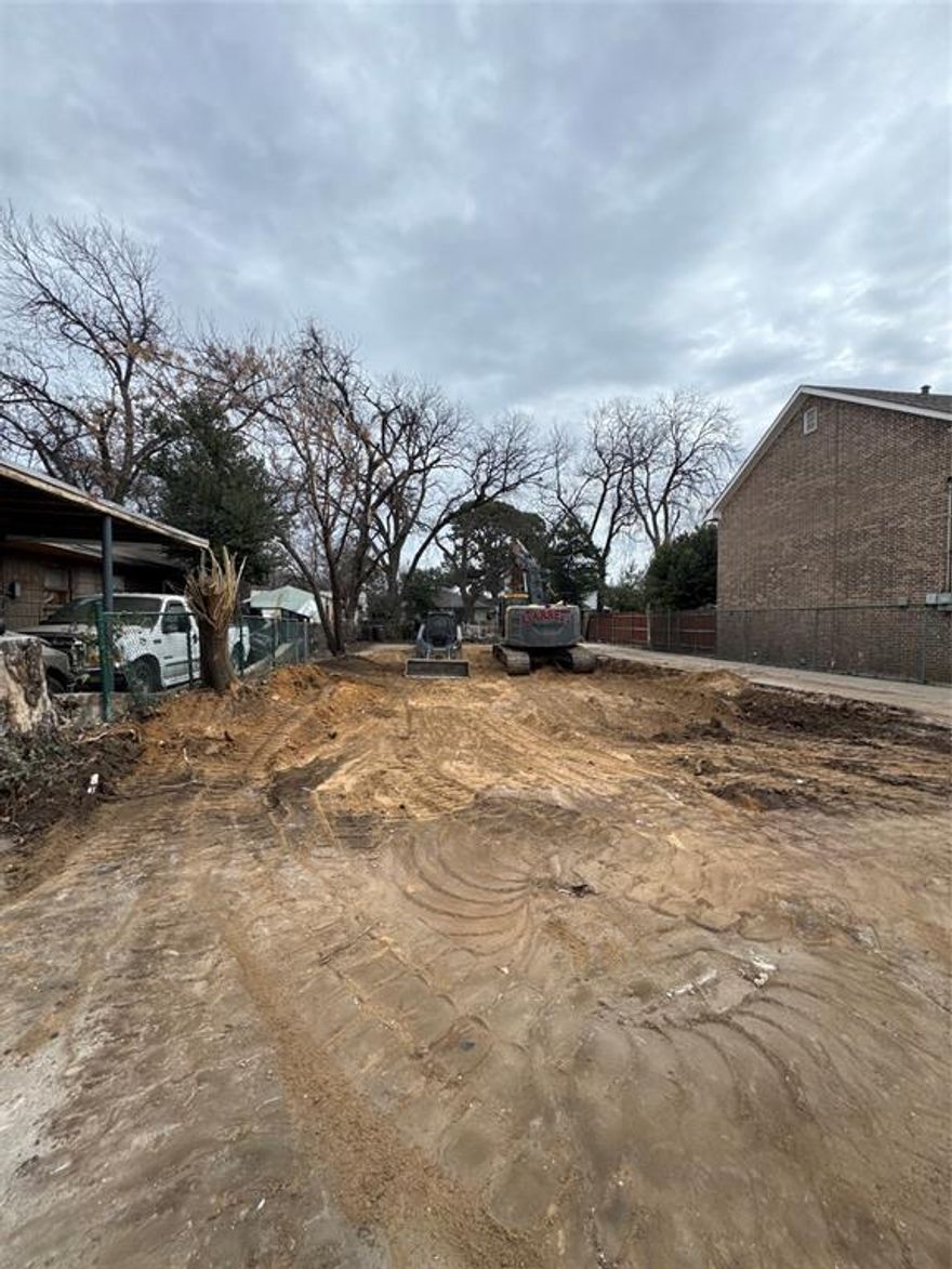 Level Commercial Lot Zoned E.  Many uses including office, restaurant, package store, duplex, smoke shop.  Build your business location on this heavily traveled corridor.