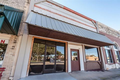119 W Gilbert Street Henrietta TX 76365