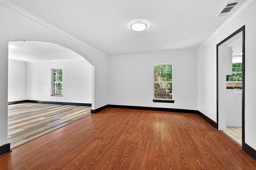 205 W Bond Street