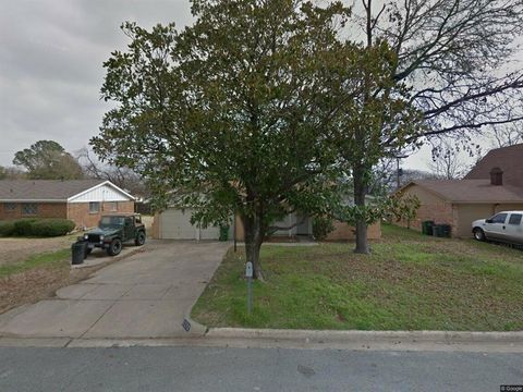 Photo of 1352 Simpson Drive, Hurst, TX 76053 (MLS # 21167466)
