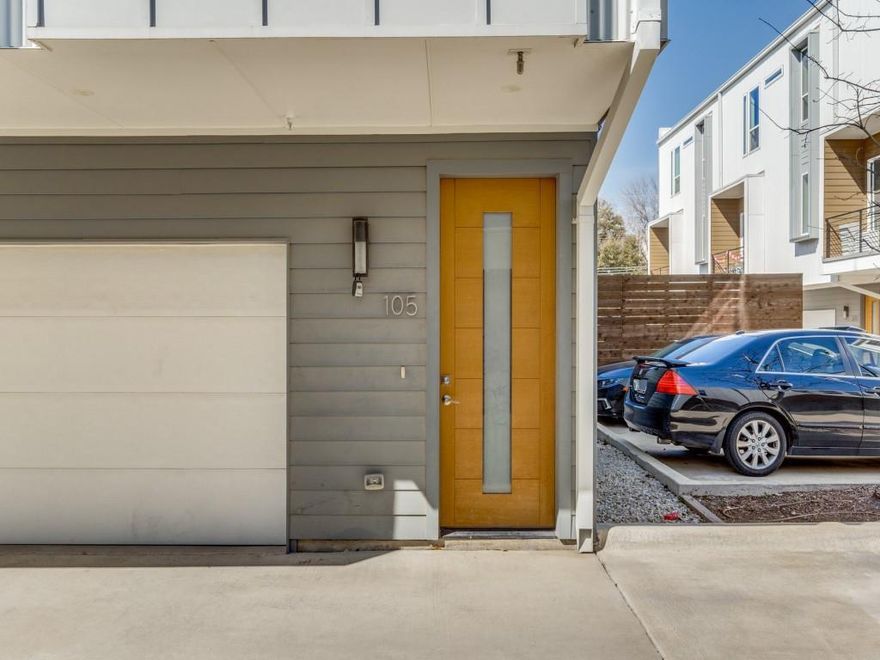 One of the LOWEST Priced 3 story town home in Dallas! Corner Unit and extra windows provide ample natural light, 2 bed, 2.5 bathroom with large backyard area. Tabak designed and built.These stunning 3 story homes have been designed with a focus on clean modern lines & attention to details throughout. European kitchen cabinets with soft close hinges and drawer glides. Kitchen features floating edge quartz counters, stainless appliances and large 2nd floor balcony. . In the heart of Bryan Place, minutes from Exall Park, Downtown, Uptown, Henderson Ave and Lower Greenville.