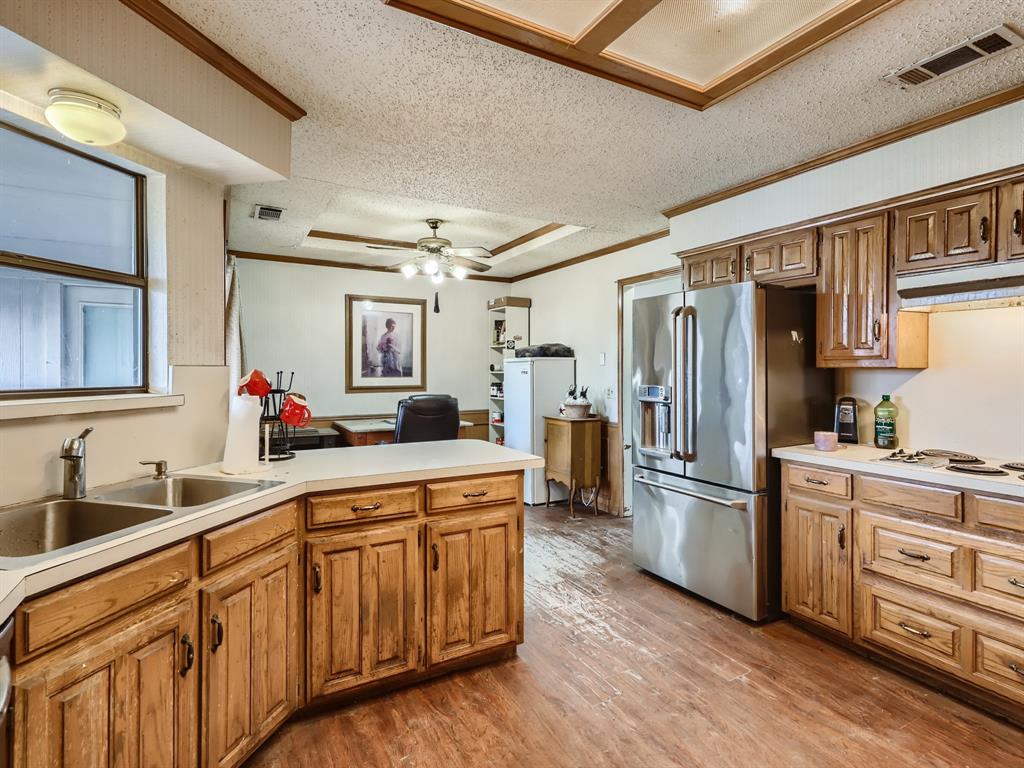 Photo 14 of 39 of 1501 Tawakoni Lane house