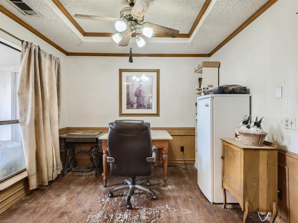 Photo 17 of 39 of 1501 Tawakoni Lane house