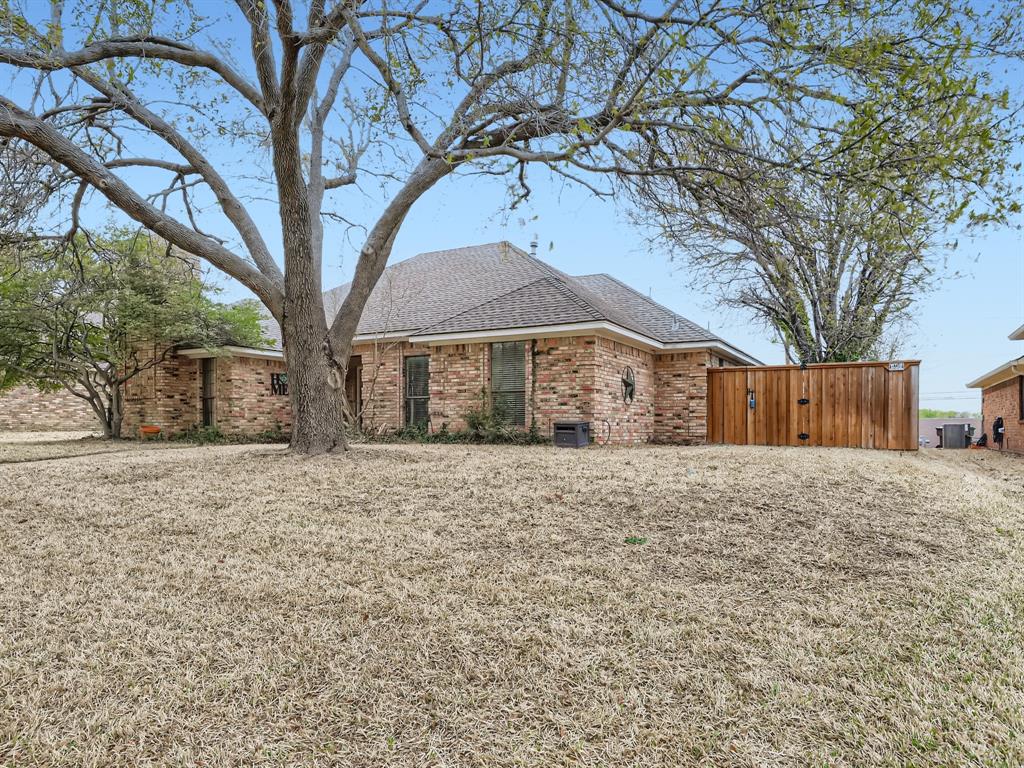 Photo 2 of 39 of 1501 Tawakoni Lane house