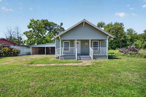 Photo of 601 Tx-56, Windom, TX 75492 (MLS # 21344088)