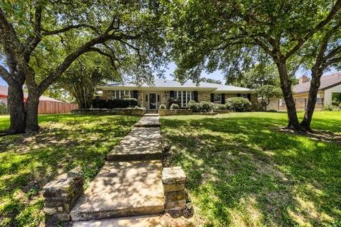 Photo of 3712 Greenbriar Court, Colleyville, TX 76034 (MLS # 21207245)