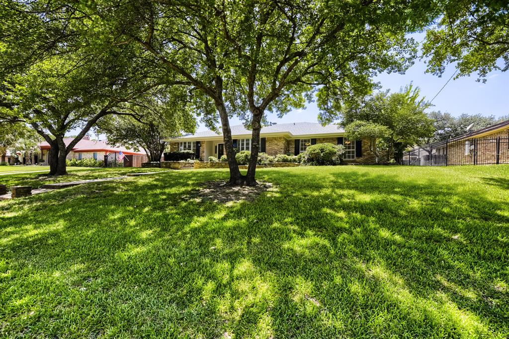 3712 Greenbriar Court