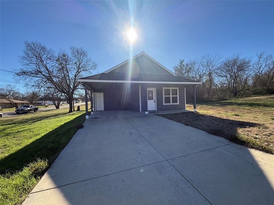 gorgeous 3 bedroom 2 bathroom home featuring granite countertops, hardwood style luxury planking throughout the home, updated fixtures & windows, utility shed, and large spacious closets. Currently tenant occupied, so great investment property as well. Conveniently located in the heart of Greenville, TX with close proximity to shopping, dining, and nightlife with easy access to Hwy 380, Hwy 69, and Hwy 34.