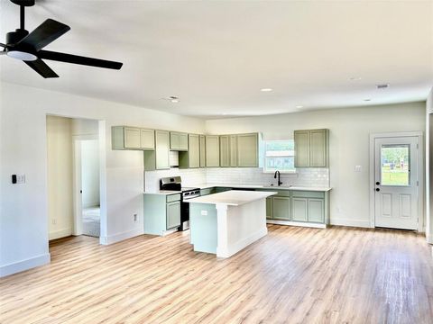 Photo of 104 Magnolia Street, Lone Oak, TX 75453 (MLS # 21143538)