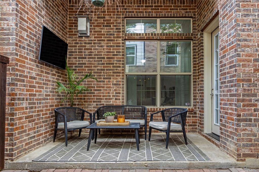 2205 Eriksson Lane