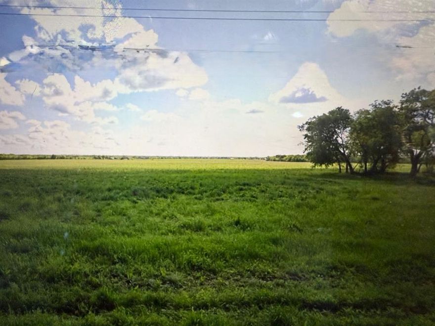 Beautiful, flat, perfect rectangular lot with 155.57' of road frontage.Very minimal restrictions. It will require aerobic septic. Water meter will be installed by SGSUD for a fee. Electricity available at the road.Electric Company will run the underground to the house for free up to 100'. No time limit to build.
Enter 678 Sedalia Road to your GPS, 2 lots are on the left side of White barndominium.