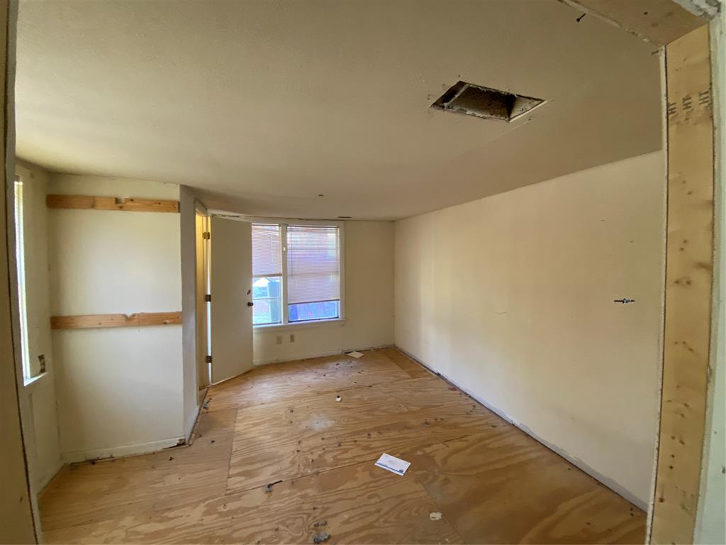 6812 Lakeside Drive