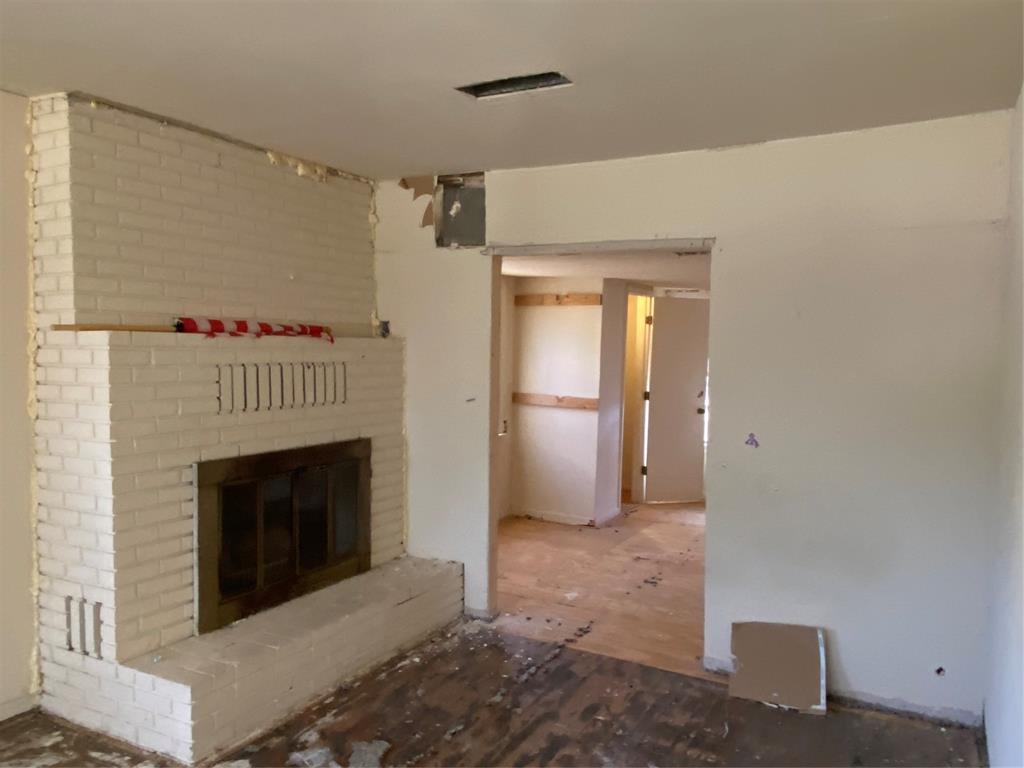 6812 Lakeside Drive