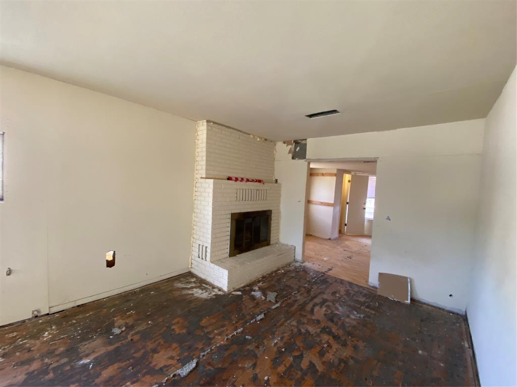 6812 Lakeside Drive
