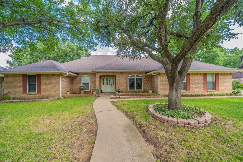 Photo of 7013 Battle Creek Road, Fort Worth, TX 76116 (MLS # 21320872)