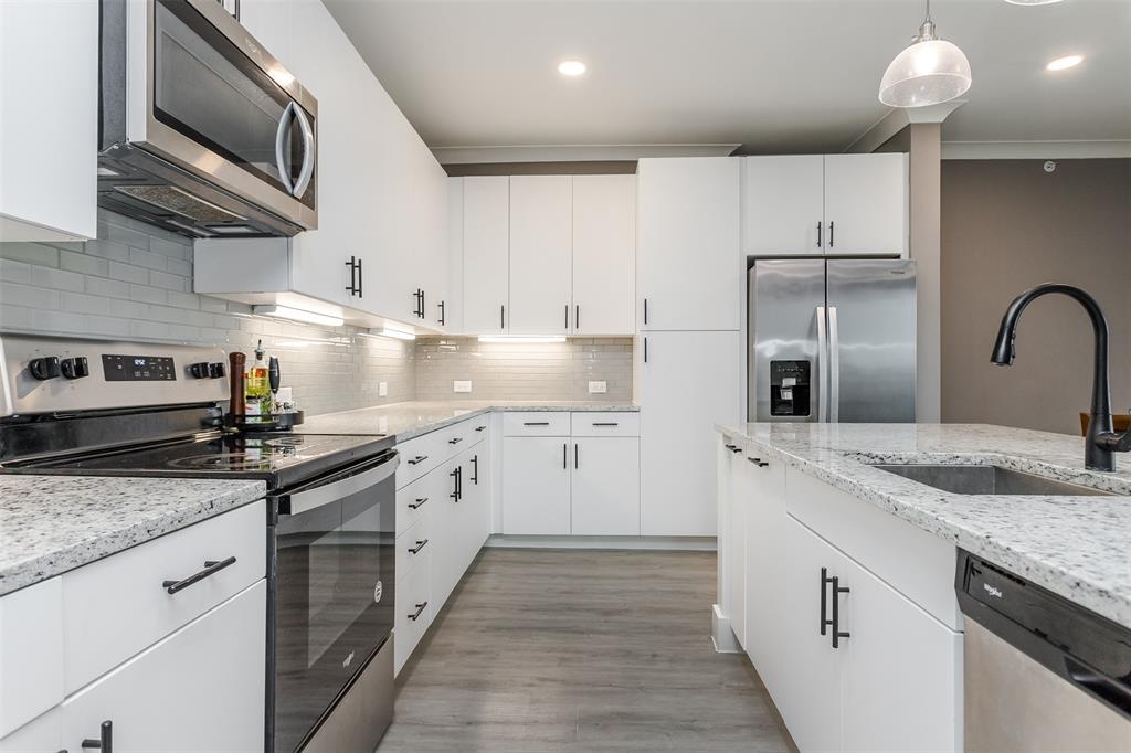 Sojurn At The Realm Condominiu - Residential