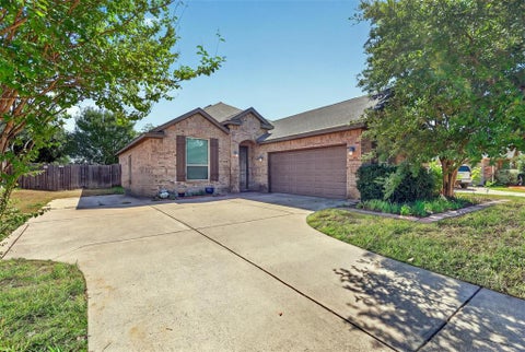 Photo of 204 Saxon Street, Waxahachie, TX 75165 (MLS # 21404242)