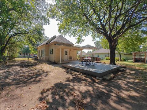 A home in Terrell