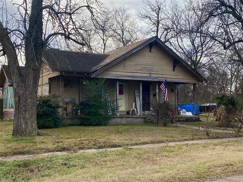 Photo of 1201 1203 Market Street W, Honey Grove, TX 75446 (MLS # 21152595)