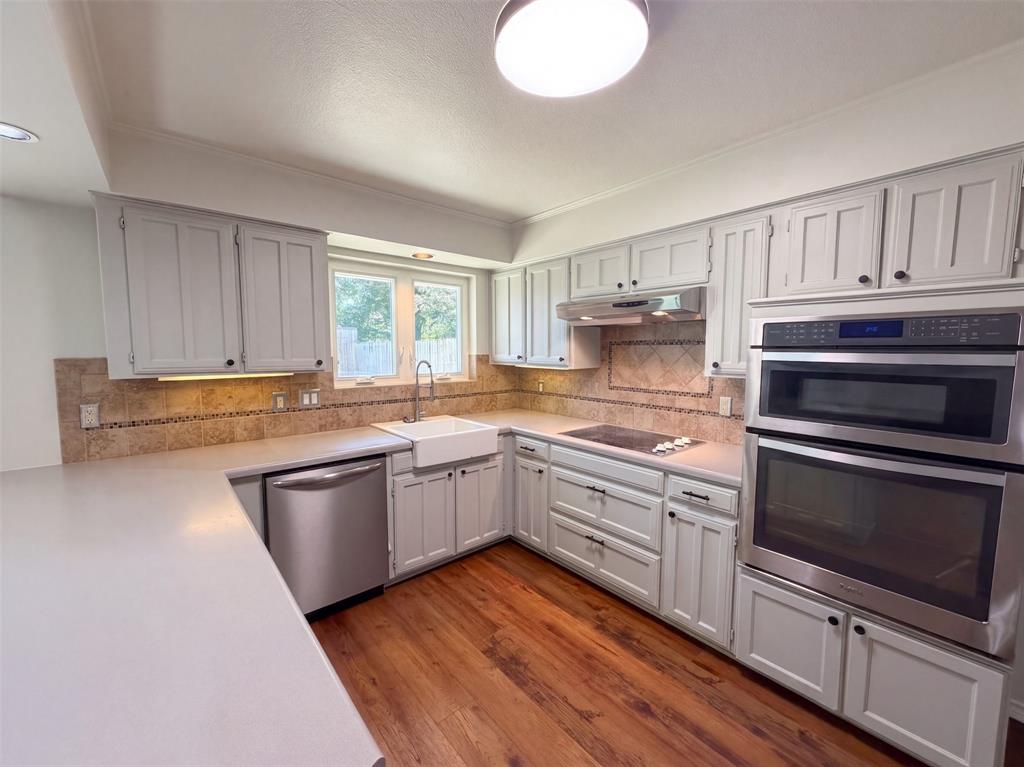 1208 Hillcrest Drive