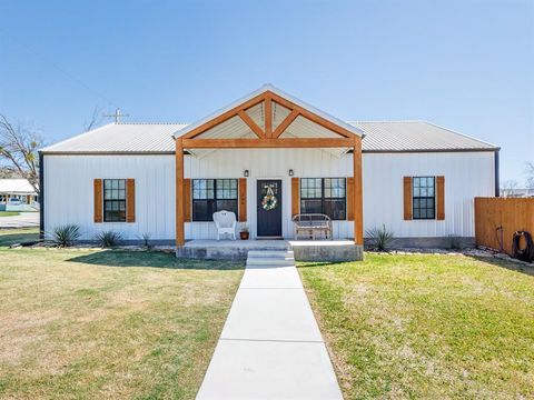 Photo of 206 N 8th Street, Santa Anna, TX 76878 (MLS # 21210608)